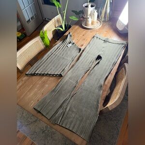 Express Ribbed 2-Piece Knit Top & Bottom